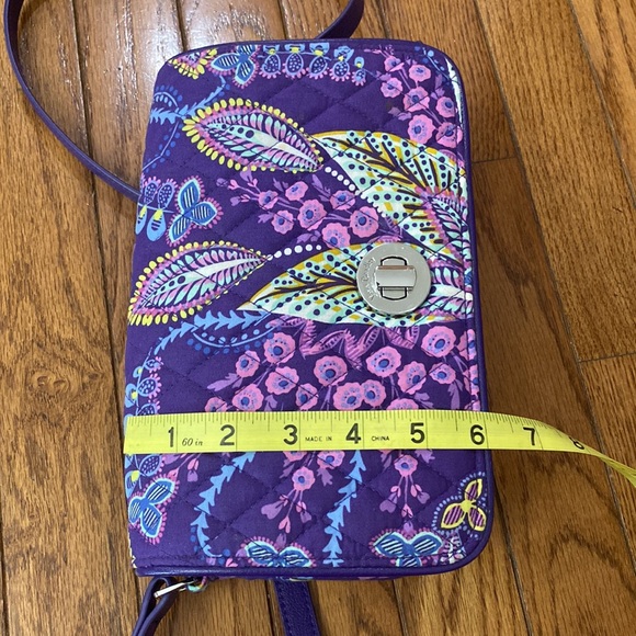 VERA BRADLEY Turn lock Crossbody Batik Leaves  Foldover Expandable Shoulderbag - Picture 11 of 11
